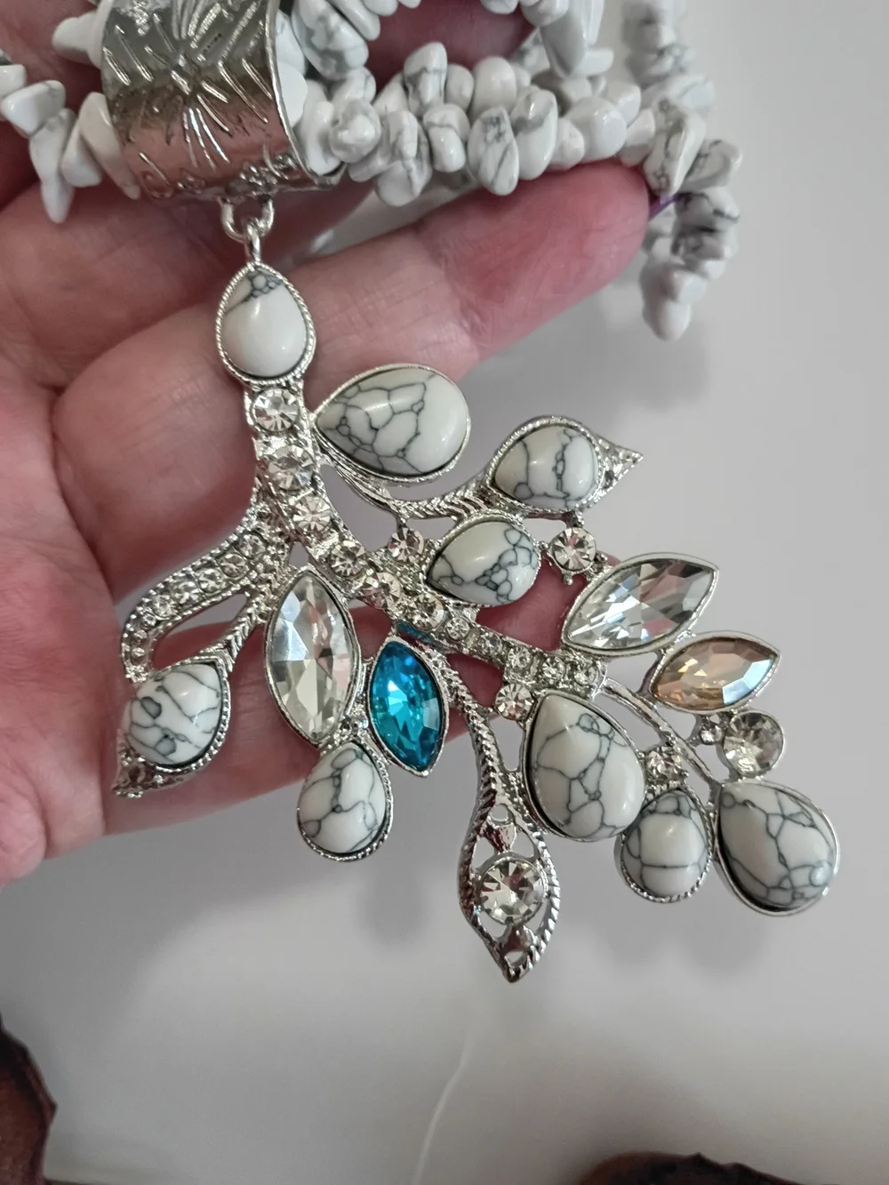 JTV White Howlite Chip Necklace with Silver Leaf Pendant and Aquamarine Accent